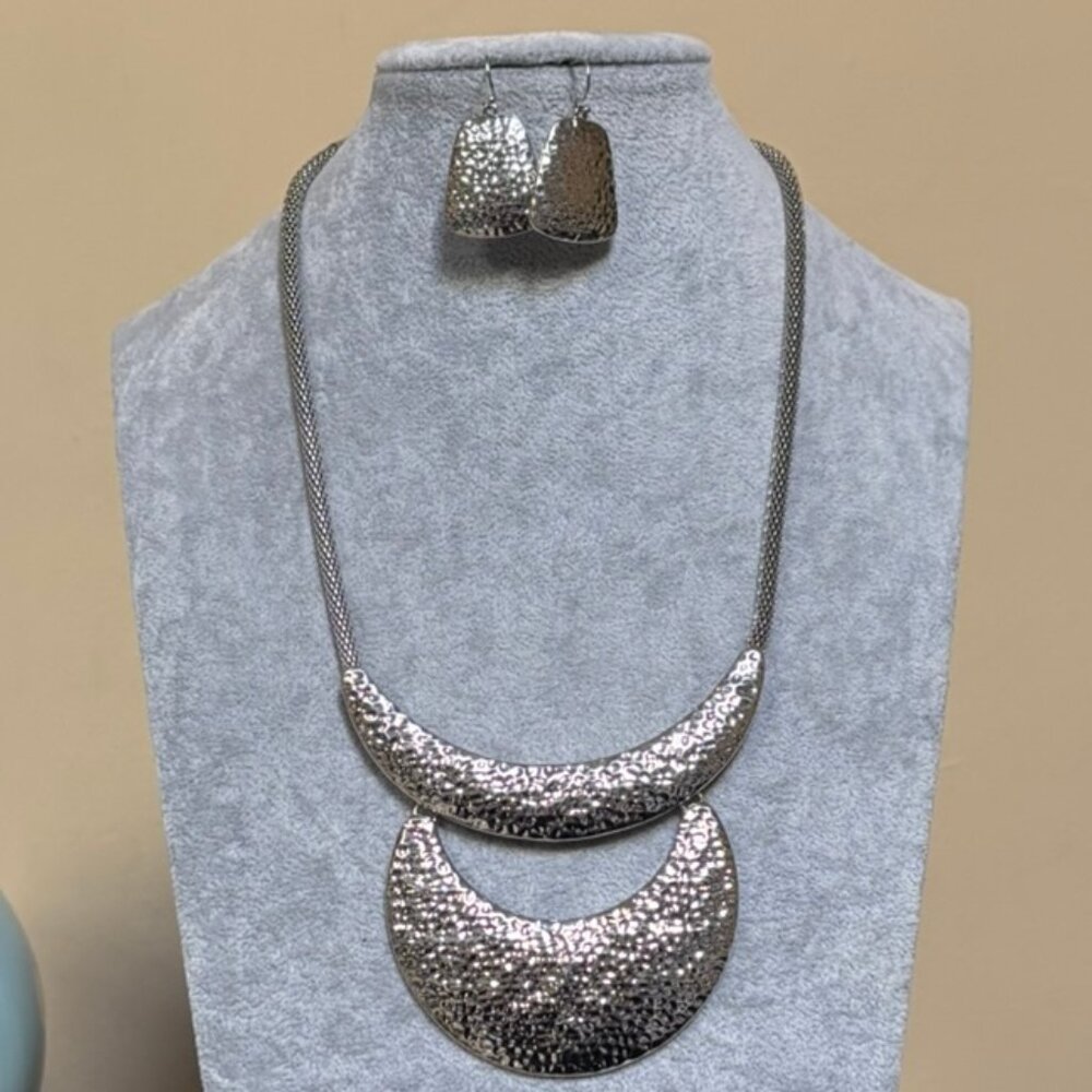 Silver Tone Hammered Look Half Moon Shape Pendant Snake Link Necklace Earring